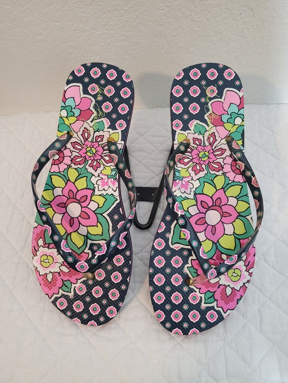 Vera Bradley Large 9/10 Navy Blue Floral Paisley Print Flip Flops Sandals